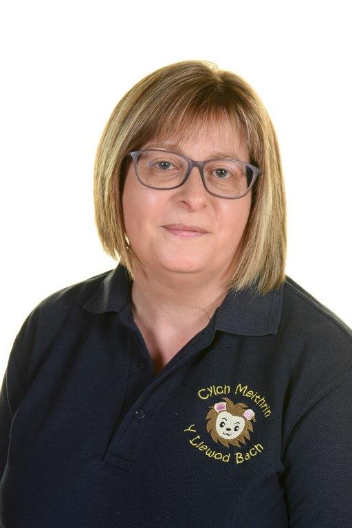 Mrs R Howells - Cylch Meithrin - Llewod Bach