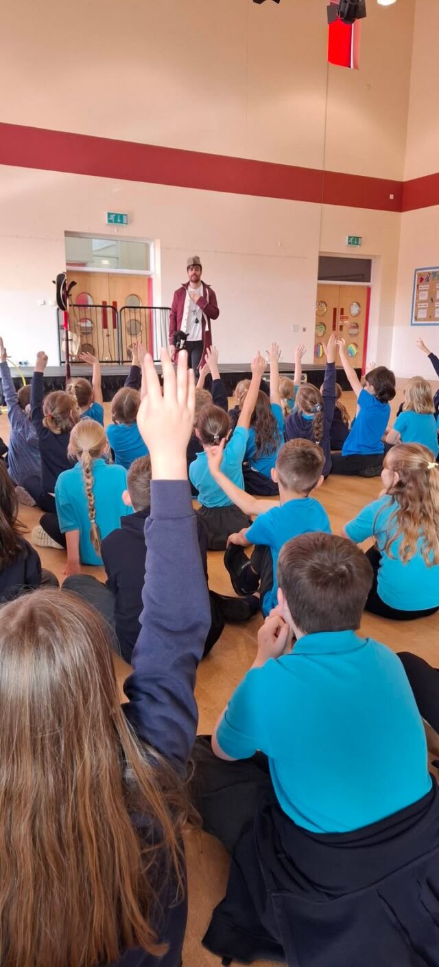 Diolch yn fawr i Mewn Cymeriad am ymweld a ni ac am ddod â chymeriadau a straeon T.Llew Jones yn fyw i'n disgyblion CA2. Profiad arbennig! 📚🐴

----

Thank you to Mewn Cymeriad for visiting us and bringing the characters and stories of T.Llew Jones to life for our KS2 pupils. A fantastic experience! 📚🐴